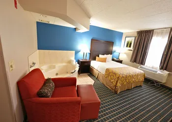 Baymont by Wyndham Marshalltown hotel thumbnail 7