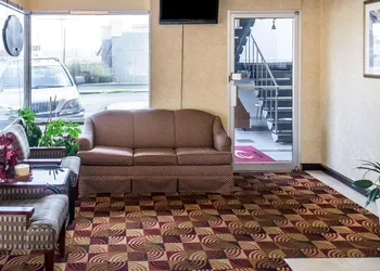Economy Inn & Suites hotel thumbnail 3