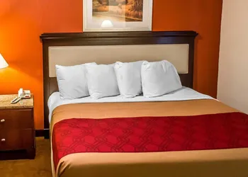 Economy Inn & Suites hotel thumbnail 5