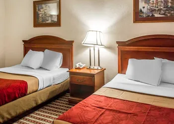 Economy Inn & Suites hotel thumbnail 6