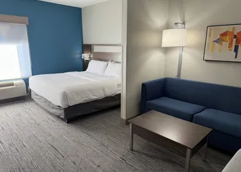 Holiday Inn Express & Suites Topeka North by IHG hotel thumbnail 8