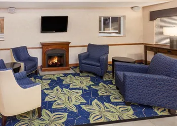 Baymont by Wyndham Galesburg hotel thumbnail 5