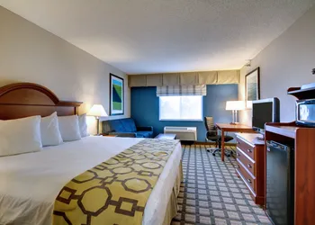 Baymont by Wyndham Galesburg hotel thumbnail 6