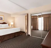 Ramada by Wyndham Belleville Harbourview Conference Centre hotel detail image 7