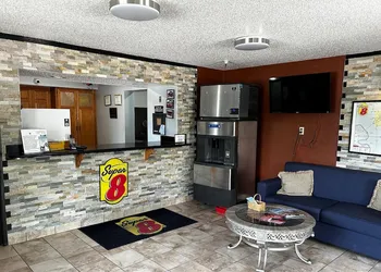 Super 8 by Wyndham Boone hotel thumbnail 3