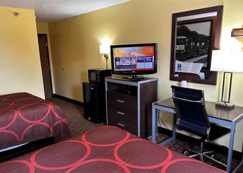 Super 8 by Wyndham Boone hotel thumbnail 7