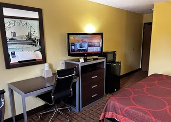 Super 8 by Wyndham Boone hotel thumbnail 8