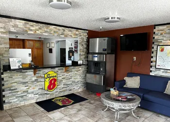Super 8 by Wyndham Boone hotel thumbnail 3