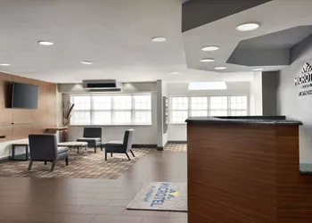 Microtel Inn & Suites by Wyndham Baton Rouge hotel thumbnail 2