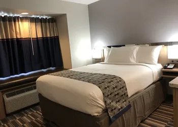 Microtel Inn & Suites by Wyndham Baton Rouge hotel thumbnail 3