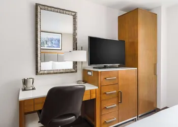 DoubleTree by Hilton Hotel New York City - Chelsea hotel thumbnail 8