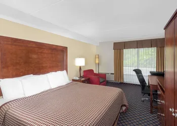 Days Inn by Wyndham Geneva/Finger Lakes hotel thumbnail 2