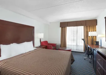 Days Inn by Wyndham Geneva/Finger Lakes hotel thumbnail 4