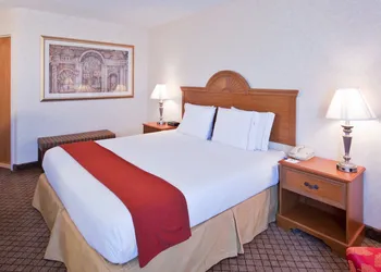 Holiday Inn Express Flint-Campus Area by IHG hotel thumbnail 3