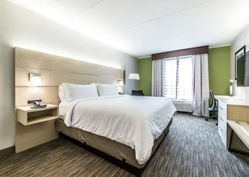 Holiday Inn Express Flint-Campus Area by IHG hotel thumbnail 7