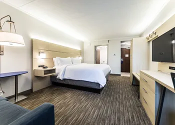 Holiday Inn Express Flint-Campus Area by IHG hotel thumbnail 8