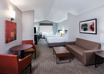 Holiday Inn Express & Suites Shreveport South Park Plaza by IHG hotel thumbnail 4
