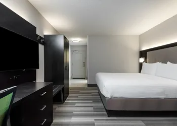 Holiday Inn Express & Suites Florence I-95 & I-20 Civic Ctr by IHG hotel thumbnail 7