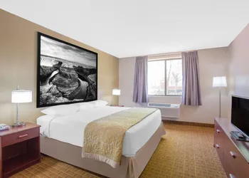 Super 8 by Wyndham Page/Lake Powell hotel thumbnail 5