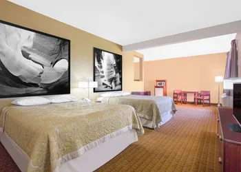 Super 8 by Wyndham Page/Lake Powell hotel thumbnail 6