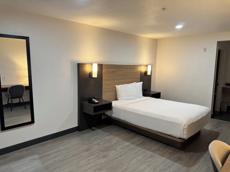 Rodeway Inn & Suites Rancho Mirage - Palm Desert Area hotel detail image 2