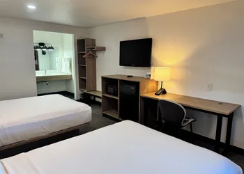 Rodeway Inn & Suites Rancho Mirage - Palm Desert Area hotel thumbnail 3