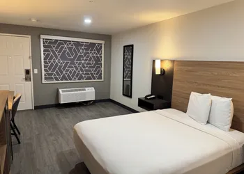 Rodeway Inn & Suites Rancho Mirage - Palm Desert Area hotel thumbnail 6
