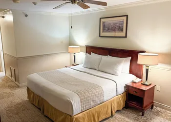 Inn on the Lake hotel thumbnail 5