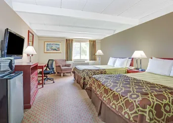 Travelodge by Wyndham Iowa City hotel thumbnail 4