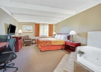 Travelodge by Wyndham Iowa City hotel thumbnail 6