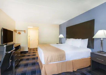 Days Inn by Wyndham Wilkes Barre hotel thumbnail 4