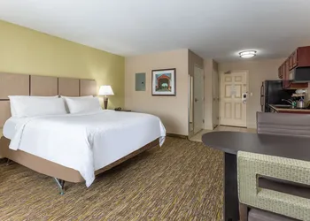 Candlewood Suites Airport by IHG hotel thumbnail 2