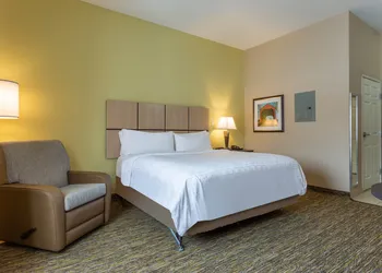 Candlewood Suites Airport by IHG hotel thumbnail 4
