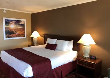 Days Inn & Suites by Wyndham Logan hotel thumbnail 4