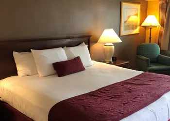 Days Inn & Suites by Wyndham Logan hotel thumbnail 5