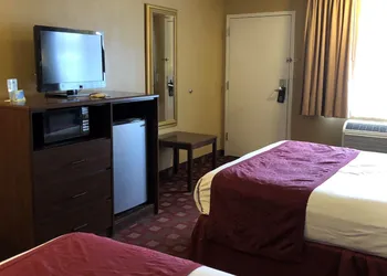 Days Inn & Suites by Wyndham Logan hotel thumbnail 8