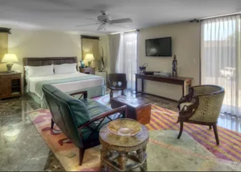 Dinah's Garden Hotel hotel thumbnail 4