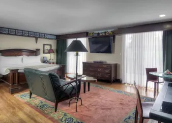 Dinah's Garden Hotel hotel thumbnail 6