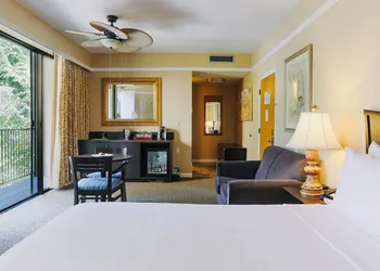 Dinah's Garden Hotel hotel thumbnail 8