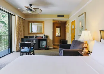 Dinah's Garden Hotel hotel thumbnail 8