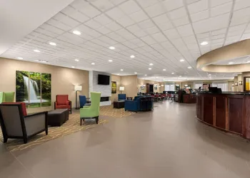 Comfort Suites Commerce hotel thumbnail 2