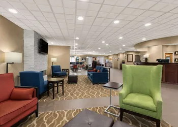 Comfort Suites Commerce hotel thumbnail 3
