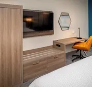 Holiday Inn Express and Suites Fairmont by IHG hotel detail image 5