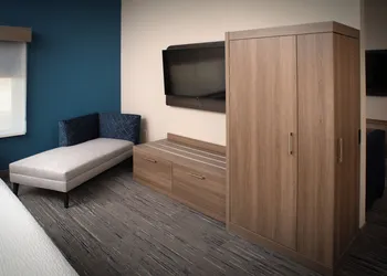 Holiday Inn Express and Suites Fairmont by IHG hotel thumbnail 7
