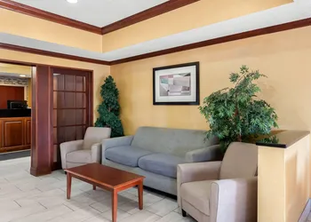 Quality Inn & Suites Niles hotel thumbnail 5