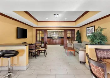 Quality Inn & Suites Niles hotel thumbnail 6