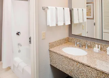 Courtyard by Marriott Tucson Williams Centre hotel thumbnail 6
