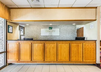 Quality Inn hotel thumbnail 2
