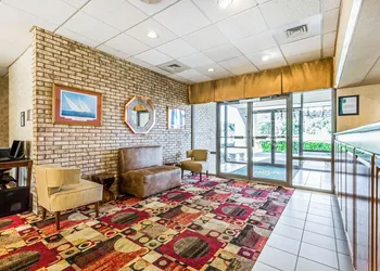 Quality Inn hotel thumbnail 3