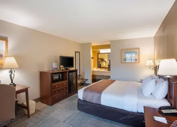 Quality Inn hotel thumbnail 8